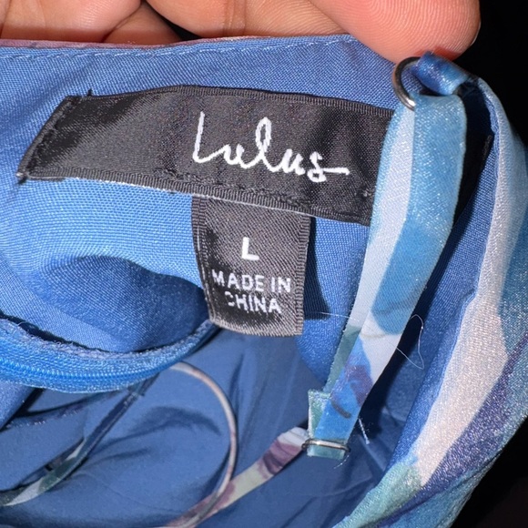 Lulu's 😍🥰Blue Floral Maxi Dress - Picture 4 of 4